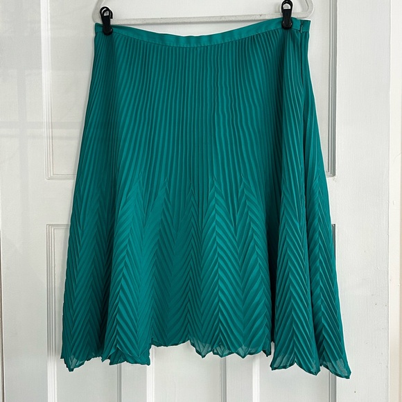 Reiss Dresses & Skirts - Reiss UK 14 Statement Skirt | Stunning Color | US 10/12